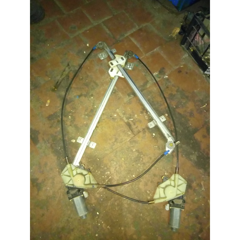 Стеклоподемник двери правый,левый Daf XF95 105 1354701 Стеклоподемник двери правый,левый Daf XF95 105 1354701