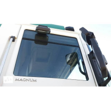 Стекло двери Renault Magnum правое,левое