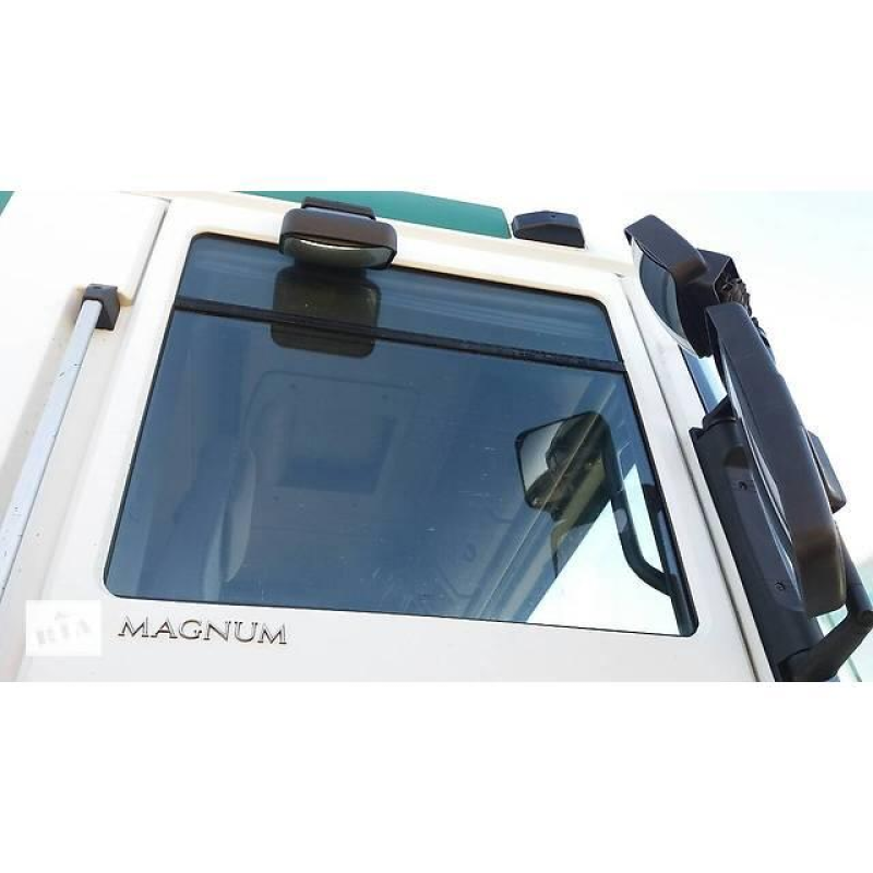 Стекло двери Renault Magnum правое,левое Стекло двери Renault Magnum правое,левое