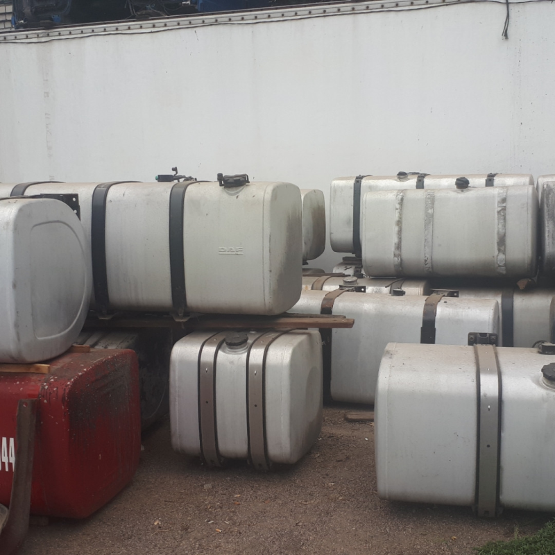 Топливный бак в ассортименте ДАФ , DAF XF95 XF105 XF106 Топливный бак в ассортименте ДАФ , DAF XF95 XF105 XF106