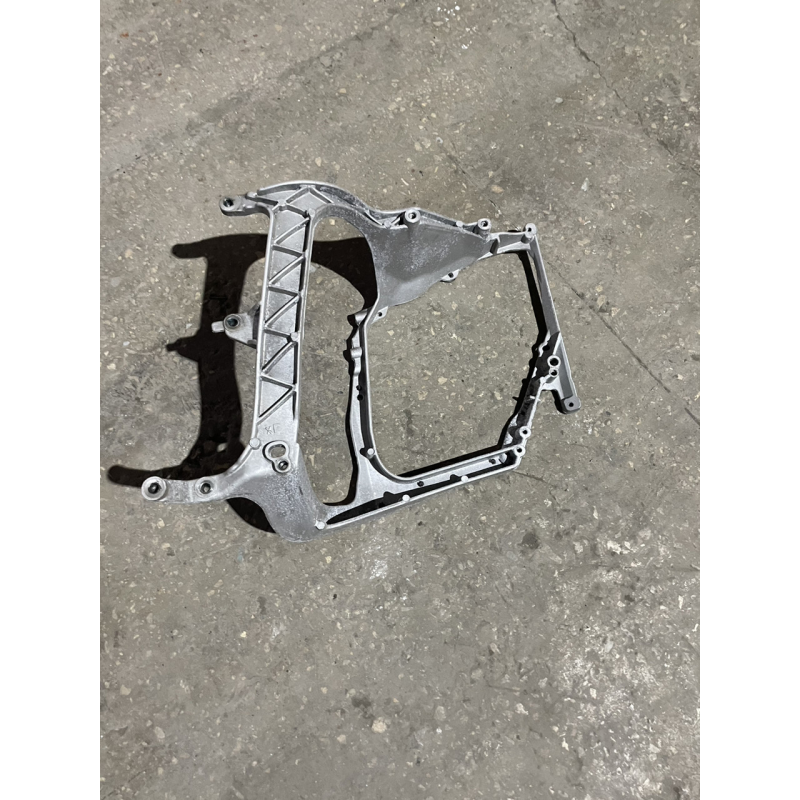 Кронштейн передній фари DAF E6-106,ДАФ ХФ106 Е6 б/в в оригіналі 1798448 1798449 Кронштейн передній фари DAF E6-106,ДАФ ХФ106 Е6 б/в в оригіналі 1798448 1798449