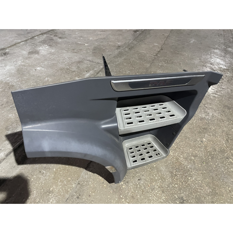 Сходинка DAF E6-106,ДАФ ХФ106 Е6 б/в в оригіналі 1835024 1835023 Сходинка DAF E6-106,ДАФ ХФ106 Е6 б/в в оригіналі 1835024 1835023