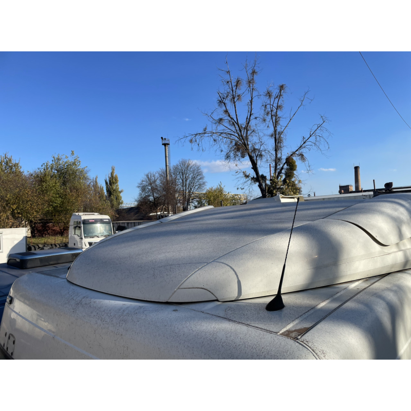 ДАФ Е 6-106,ДАФ ХФ106 Е6 комплект спойлерів кабіни (у білому та синьому колірі) б/в ДАФ Е 6-106,ДАФ ХФ106 Е6 комплект спойлерів кабіни (у білому та синьому колірі) б/в