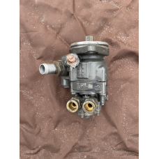 DAF E6XF106,ДАФ ХФ106 Е6  насос ГУРА 8695955159 б/в