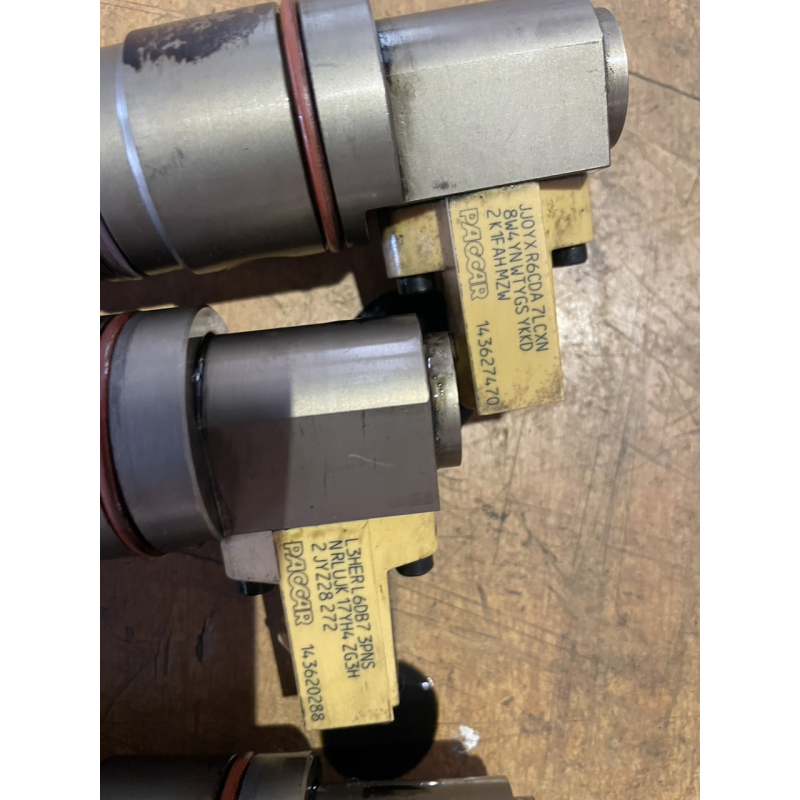 DAF E6 XF106 MX13 ,ДАФ ХФ106 Е6 МХ13 форсунки б/в 143620162,143627497,1972591 DAF E6 XF106 MX13 ,ДАФ ХФ106 Е6 МХ13 форсунки б/в 143620162,143627497,1972591