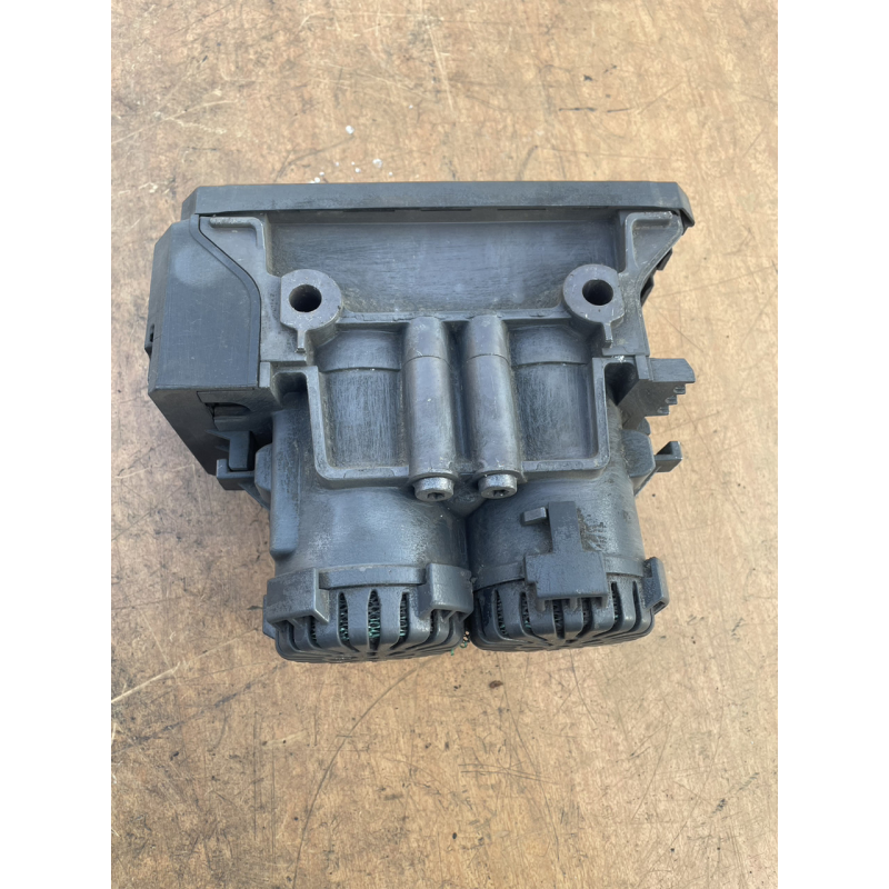 Mercedes Benz Actros MP4 ,МЕРСЕДЕС АКТРОС МП4 Е5 клапан тормозной EBS б/у А0004295824 004 Mercedes Benz Actros MP4 ,МЕРСЕДЕС АКТРОС МП4 Е5 клапан тормозной EBS б/у А0004295824 004