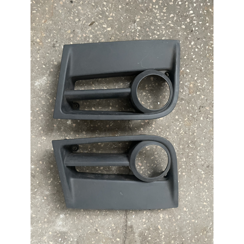 Mercedes Benz Actros MP4 E5 ,МЕРСЕДЕС АКТРОС МП4 Е5 ,накладка на галогенные фары б/у А9608857974 Mercedes Benz Actros MP4 E5 ,МЕРСЕДЕС АКТРОС МП4 Е5 ,накладка на галогенные фары б/у А9608857974