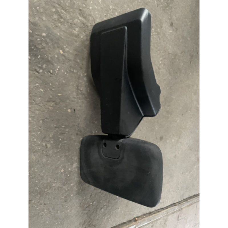 Renault Magnum E5 ДХІ зеркало бордюрное б/у Renault Magnum E5 ДХІ зеркало бордюрное б/у