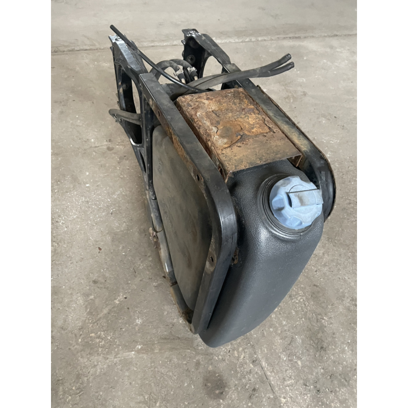 Renault Magnum DXI E5 ,РЕНО МАГНУМ ДХИ Д13 , бак Адблю комплект б/у Renault Magnum DXI E5 ,РЕНО МАГНУМ ДХИ Д13 , бак Адблю комплект б/у