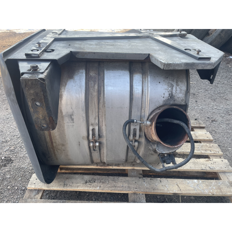 Renault Magnum DXI E5 глушитель c катализатором б/у 7420894957 7420579350 7420579353 Renault Magnum DXI E5 глушитель c катализатором б/у 7420894957 7420579350 7420579353