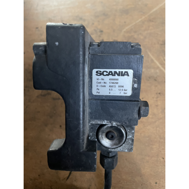 SCANIA E5 R420,СКАНИЯ Е5 клапан горного тормоза электромагнитный б \у1746260 4088080 SCANIA E5 R420,СКАНИЯ Е5 клапан горного тормоза электромагнитный б \у1746260 4088080