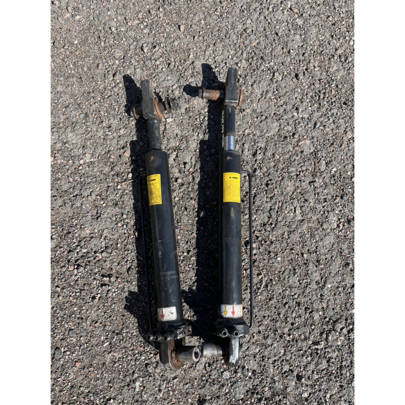 Renault Magnum E5 DXI ,Рено Магнум ДХІ Д13, циліндр підйому кабіни б/в 5010629093,5010629108 Renault Magnum E5 DXI ,Рено Магнум ДХІ Д13, циліндр підйому кабіни б/в 5010629093,5010629108