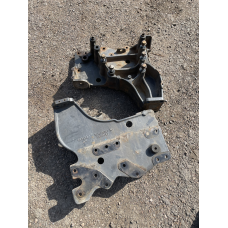 Renault Magnum E5 DXI , РЕНО МАГНУМ ДХИ  кронштейн кабины передний б/у 5010574082 5010574081