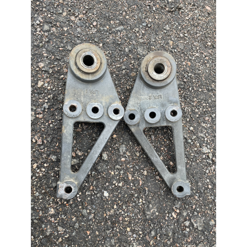 Renault Magnum E5 DXI,РЕНО МАГНУМ Е5 ДХИ кронштейн рессоры передней б/у 629763 Renault Magnum E5 DXI,РЕНО МАГНУМ Е5 ДХИ кронштейн рессоры передней б/у 629763