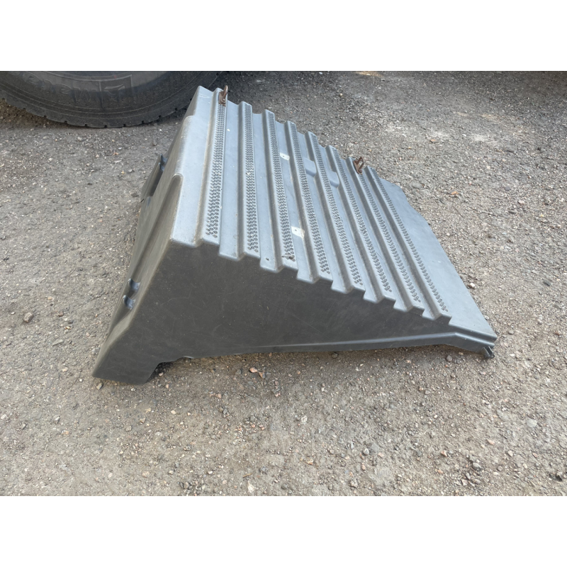 Scania R G,СКАНИЯ  крышка АККУМУЛЯТОРА б/у  1779507