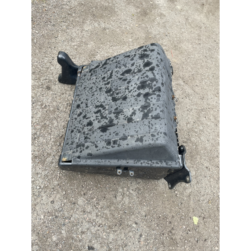 Man TGX E5 E6 МАН ТГХ Е5 Е6 ящик ,пинал АКБ б/у 81418605376 Man TGX E5 E6 МАН ТГХ Е5 Е6 ящик ,пинал АКБ б/у 81418605376