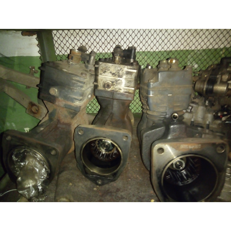 Компресор Renault Magnum EURO 2-3 РЕНО МАГНУМ Е 2,3 1700010002 кнор Компресор Renault Magnum EURO 2-3 РЕНО МАГНУМ Е 2,3 1700010002 кнор